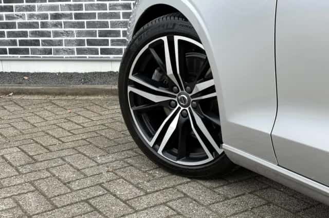 Volvo V60 (2020) thumbnail 9