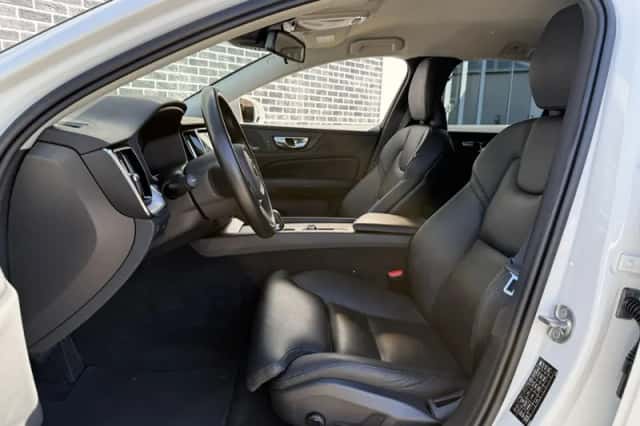 Volvo V60 (2022) thumbnail 5