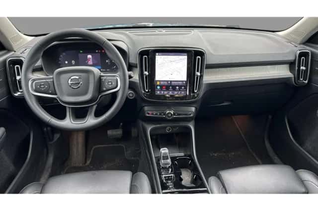 Volvo XC40 (2023) thumbnail 2