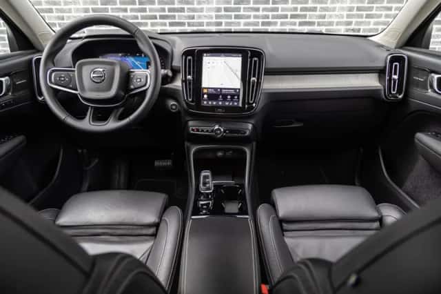Volvo XC40 (2023) thumbnail 2