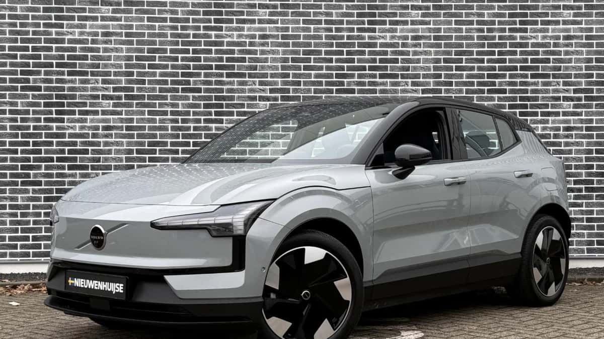 Volvo EX30 — foto 1