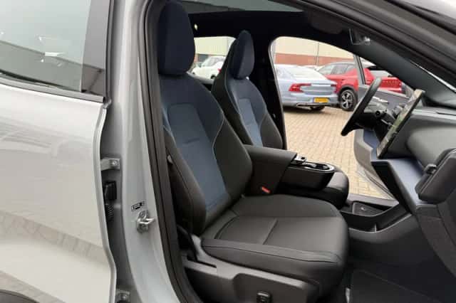 Volvo EX30 (2024) thumbnail 12