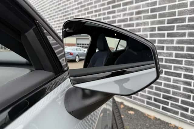 Volvo EX30 (2024) thumbnail 15