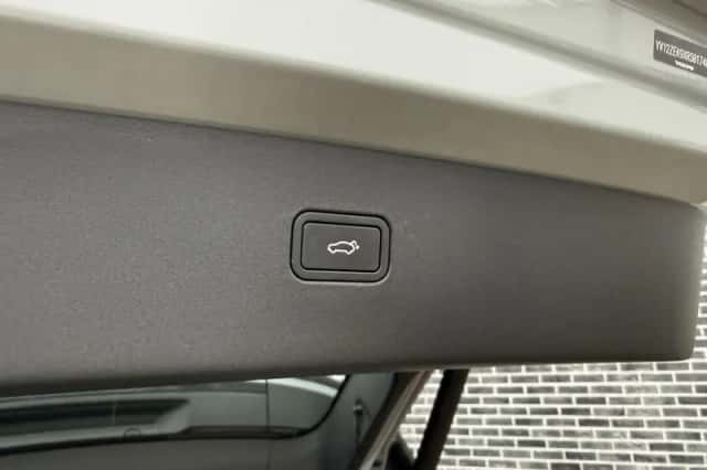 Volvo EX30 (2024) thumbnail 16