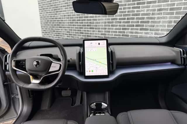 Volvo EX30 (2024) thumbnail 3