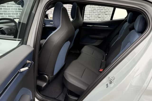 Volvo EX30 (2024) thumbnail 31