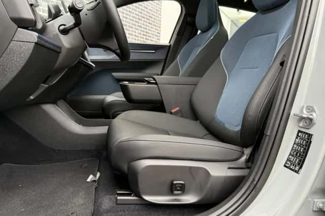 Volvo EX30 (2024) thumbnail 10