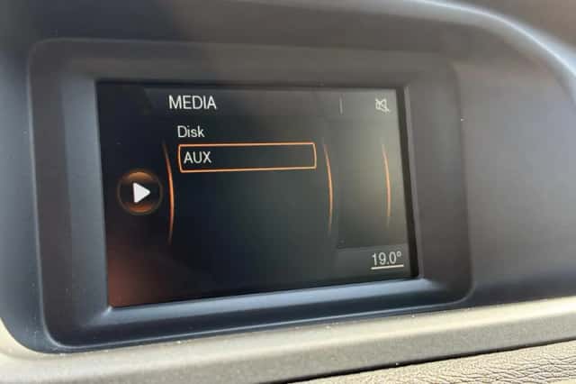 Volvo V40 (2016) thumbnail 12