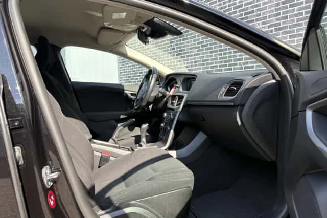 Volvo V40 (2016) thumbnail 5
