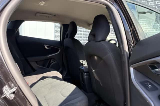 Volvo V40 (2016) thumbnail 8
