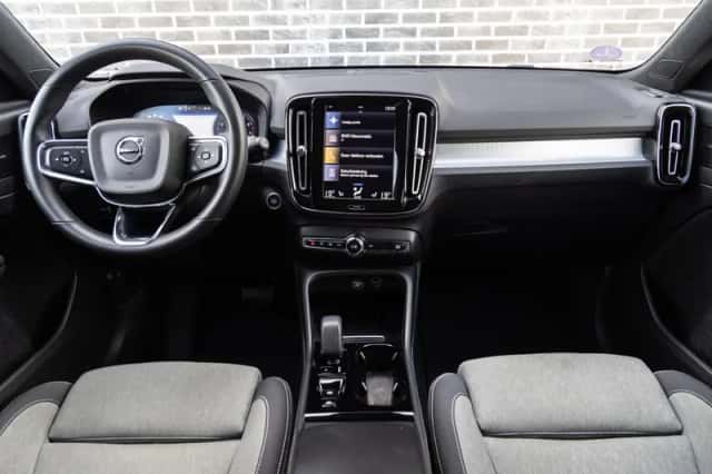 Volvo XC40 (2022) thumbnail 2