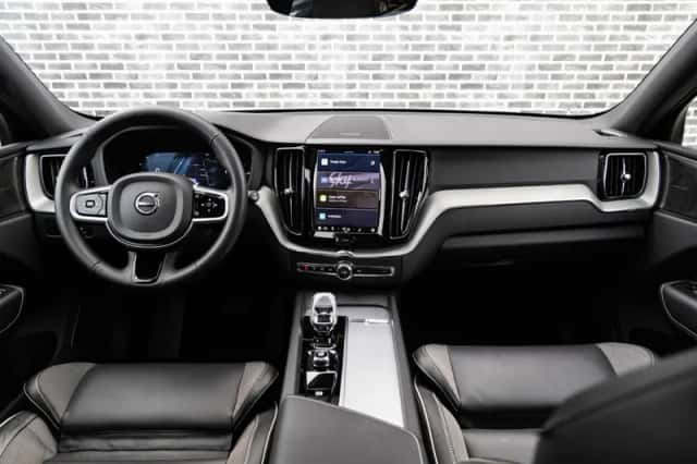 Volvo XC60 (2025) thumbnail 3