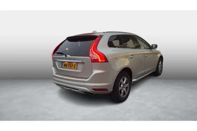 Volvo XC60 (2017) thumbnail 4