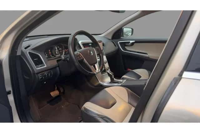 Volvo XC60 (2017) thumbnail 5