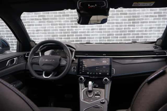 Lynk & Co 01 (2023) thumbnail 3