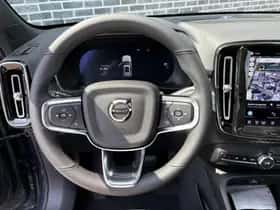 Volvo EX40 thumbnail 4