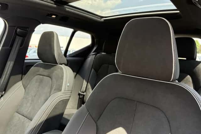 Volvo EX40 (2026) thumbnail 6