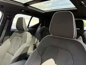 Volvo EX40 thumbnail 6