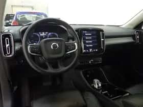 Volvo XC40 thumbnail 5