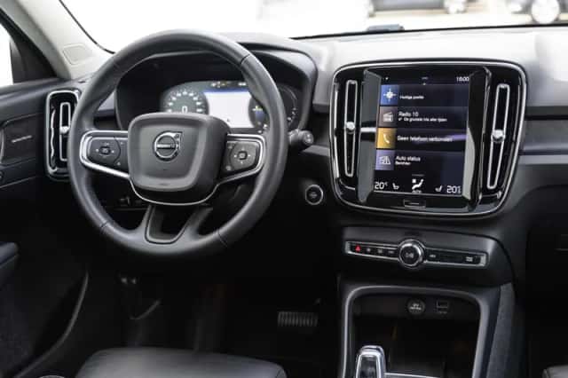 Volvo XC40 (2022) thumbnail 16