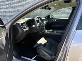 Volvo XC60 thumbnail 2