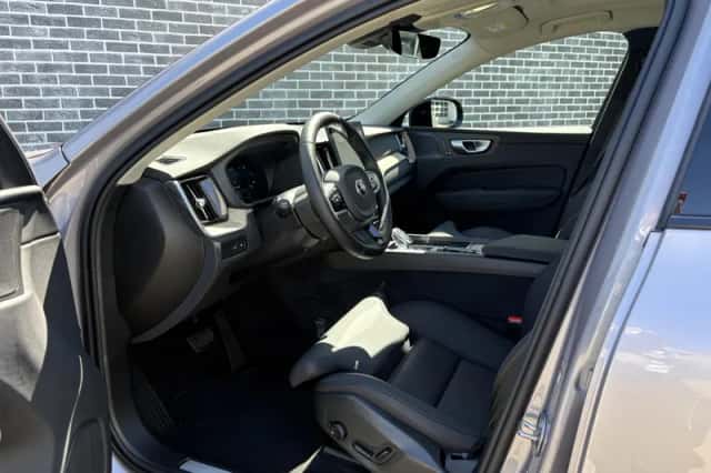 Volvo XC60 (2025) thumbnail 3