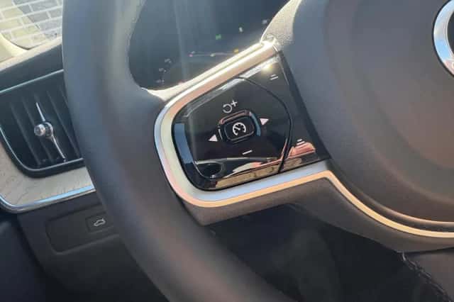 Volvo XC60 (2025) thumbnail 32