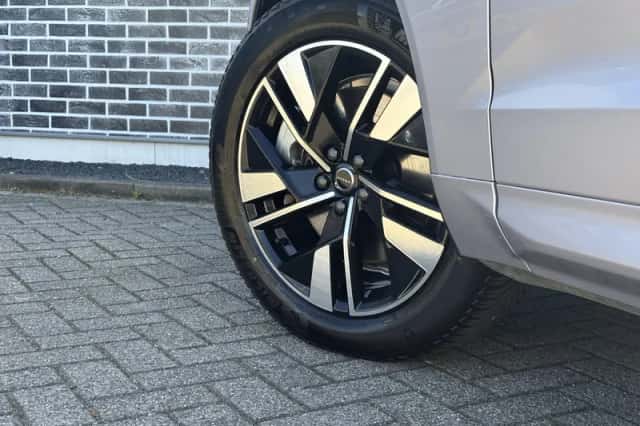 Volvo XC60 (2025) thumbnail 8