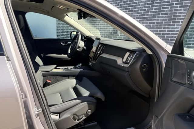 Volvo XC60 (2025) thumbnail 9