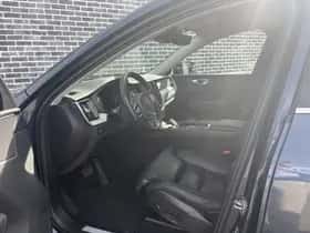 Volvo XC60 thumbnail 2