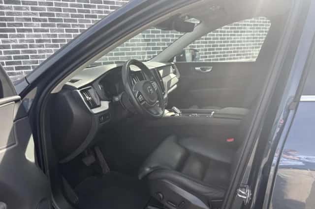 Volvo XC60 (2021) thumbnail 3