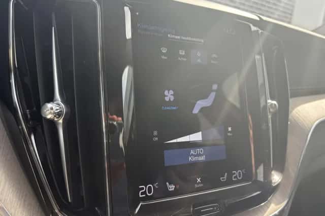 Volvo XC60 (2021) thumbnail 25