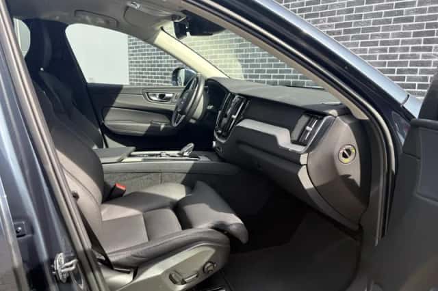 Volvo XC60 (2021) thumbnail 9