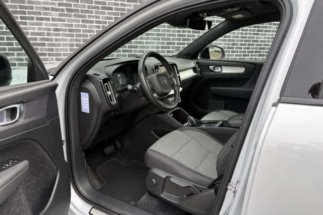 Volvo XC40 (2021) thumbnail 3