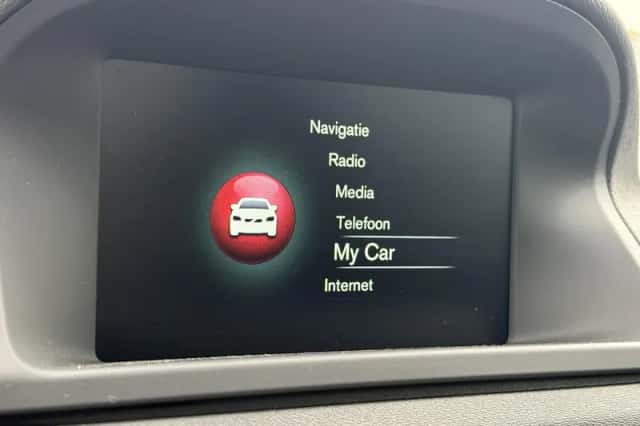Volvo V70 (2015) thumbnail 14