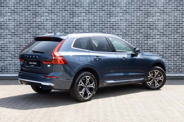 Volvo XC60 (2022) thumbnail 3