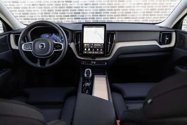 Volvo XC60 (2025) thumbnail 2