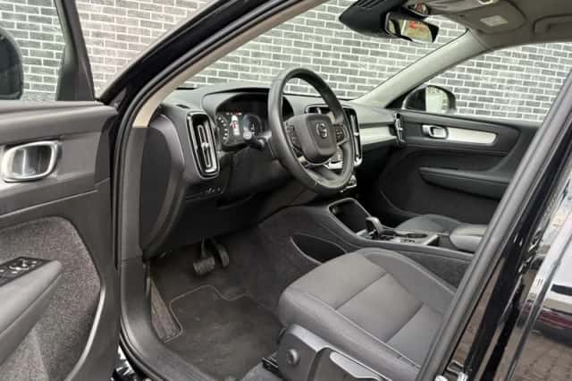 Volvo XC40 (2022) thumbnail 3
