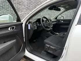 Volvo XC40 thumbnail 3
