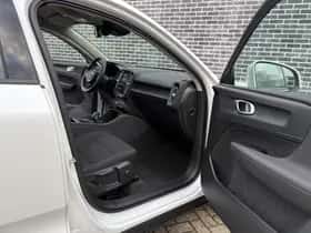 Volvo XC40 thumbnail 6