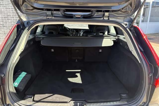 Volvo V60 (2022) thumbnail 11