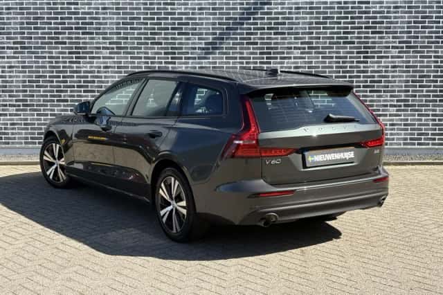Volvo V60 (2022) thumbnail 5