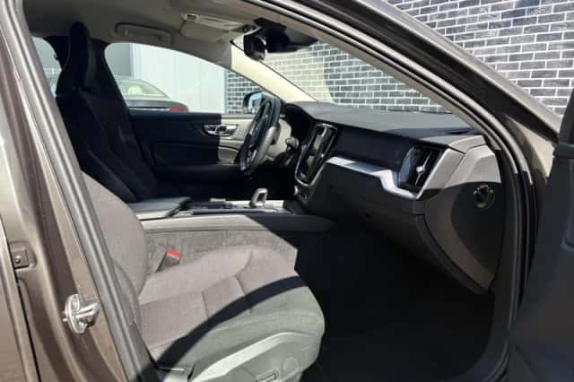 Volvo V60 (2022) thumbnail 10