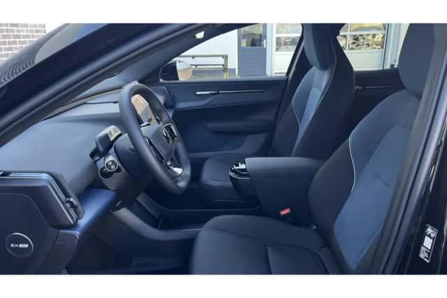 Volvo EX30 (2026) thumbnail 3
