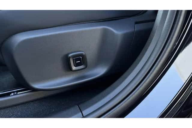 Volvo EX30 (2026) thumbnail 23