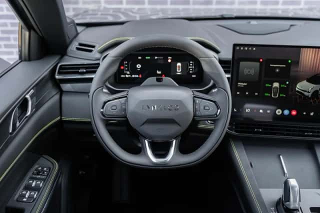 Lynk & Co 01 (2025) thumbnail 5