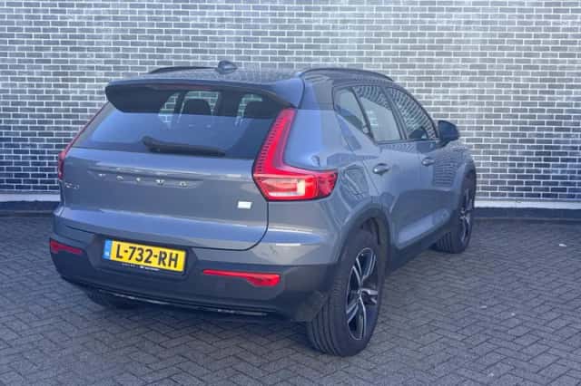 Volvo XC40 (2021) thumbnail 3