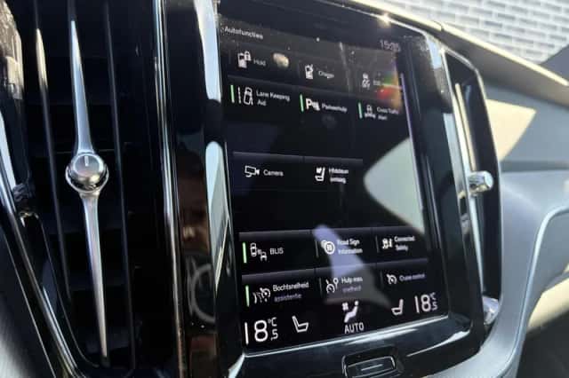 Volvo XC60 (2021) thumbnail 18