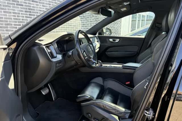 Volvo XC60 (2021) thumbnail 3