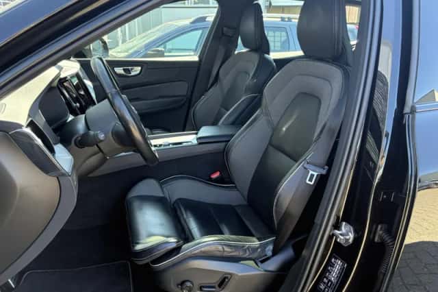 Volvo XC60 (2021) thumbnail 6